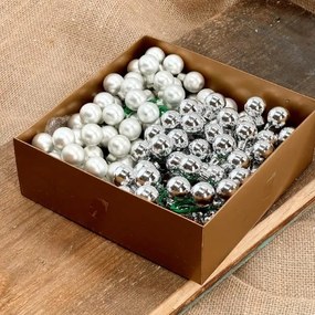 Üveggömbök dróton ezüst 1,5 cm 144 db arany dobozban