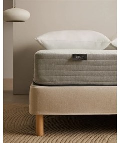 Közepes keménységű hőszabályozó hab matrac 150x190 cm Yoko – Kave Home