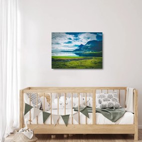 Egy tó hegyekkel képe (üvegen) (70x50 cm)
