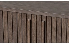 Barna komód tolóajtóval, tölgyfa dekorral 140x76x45 cm Meta – Unique Furniture
