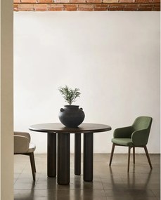 Krémszínű kárpitozott karfás étkezőfotel Nelida – Kave Home