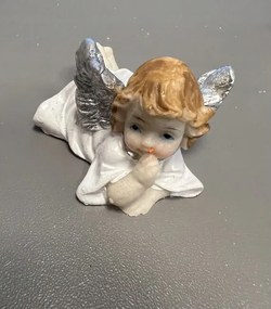 Angyal fekszik színes