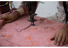 Rózsaszín mosható kézi szövésű pamut gyerek szőnyeg 140x210 cm English Garden Ash Rose – Lorena Canals