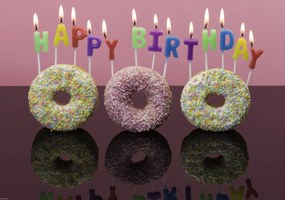 Poszter 66,5x46,5cm Szülinapi gyertyák fánkokon, Assaf Frank