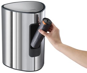 Ezüstszínű műanyag pedálos szemetes 5 l Luxe – Joseph Joseph