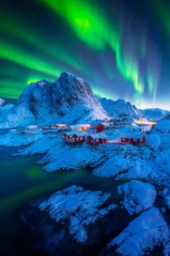 Fotográfia Northern lights with Festhelltinden peak and, Copyright by Boonchet Ch.