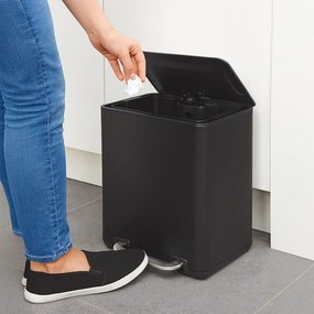 Fekete rozsdamentes acél pedálos szemetes 20 l Black – Orion