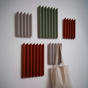 Téglavörös fém fali fogas Sensu – Spinder Design