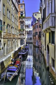 Poszter 30x45cm Keskeny csatorna régi épületeken át 2, Assaf Frank