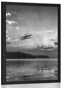 Poszter egy hegyi tó tükre fekete-fehérben