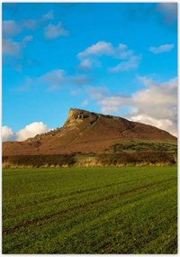 Poszterek 70x100 Hegy a mező mögött