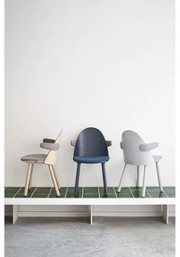 Uma szürke karfás szék - Teulat