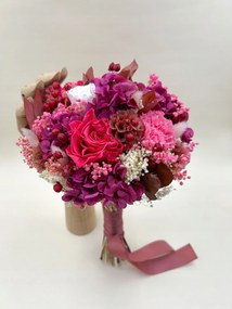 Menyasszonyi csokor szárított virágokból és fűfélékből