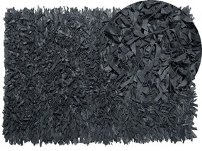 Fekete bőr hosszú szálú szőnyeg 140 x 200 cm MUT Beliani