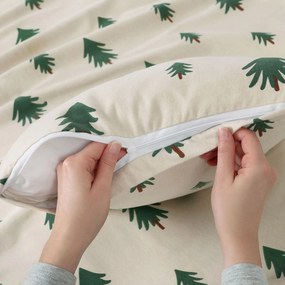 Goldea karácsonyi flanel párnahuzat - fenyőfák natúr alapon 40 x 40 cm