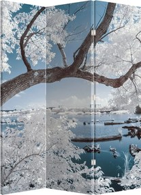 Paraván - A víz mellett egy havas fa (126x170 cm)