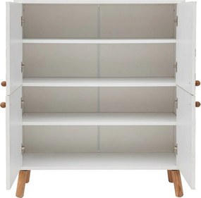 Daisy White and Lila szekrény