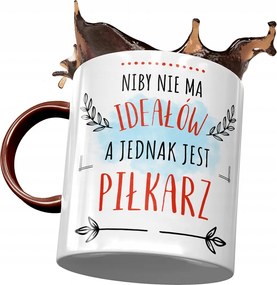 Bordó Bögre Labdarúgónak Nincs Tökéletes Nyomtatott Fotó