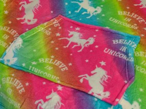 ALICORN színes báránybunda hatású kapucnis, ujjas pléd