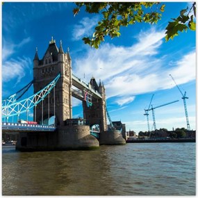 Poszterek 100x100 Tower bridge az éggel