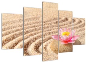 Egy kő, virággal a homokban képe (150x105 cm)