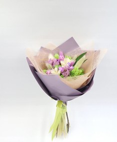 Szárított virágokból és fűből készült vázacsokor