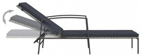 2 db szürke polyrattan napozóágy asztallal