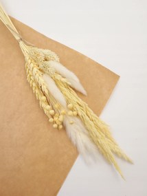 Beige színű, válogatott szárított virágok és füvek tortákra, vázába