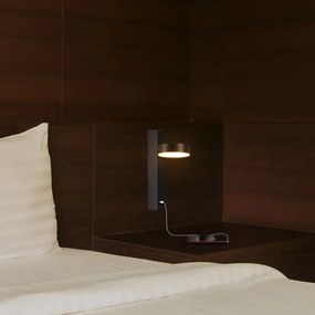 LED Fali spotlámpa USB porttal LED/8W/230V 3000K