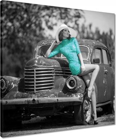 Vászonkép 50x50 Csaj a roncson