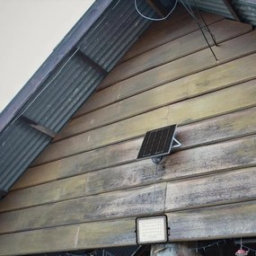 LED Kültéri napelemes reflektor LED/6W/3,2V IP65 4000K fekete + távirányító