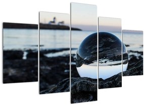 Egy üveggömb képe a sziklán (150x105 cm)