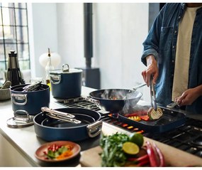 Indukciós tűzhelyhez alkalmas edénykészlet fedővel, kerámia felülettel 3 db-os Space – Joseph Joseph