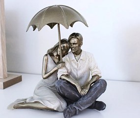 Szerelmespár Szobor Esernyővel