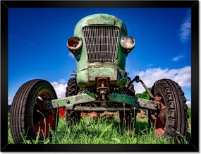 Poszterek keretben 40x30 Régi traktor a tisztáson