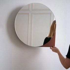 Téglavörös fém fali tükrös fürdőszoba szekrény 55x55 cm Sonnet – Spinder Design