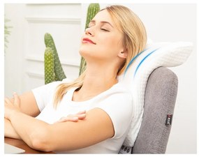 Ergonómikus párna ív alakban formázva