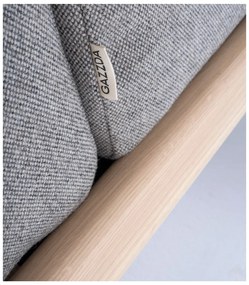 Fawn tölgyfa fotel szürke szövet ülőrésszel - Gazzda