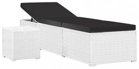 fehér polyrattan napozóágy párnával és teázóasztallal