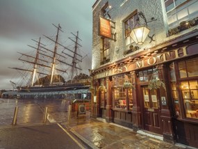 Poszter 80x60cm Cutty Sark és a kocsma Gipsy Moth, Assaf Frank