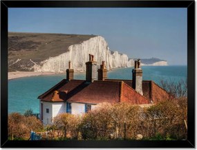 Poszterek keretben 40x30 Ház a tengeri sziklák hátterében