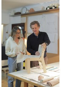 Bézs-natúr színű gyerek szék ABC – Lorena Canals