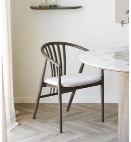 Sötétbarna tölgyfa karfás étkezőszék Agustin – House Nordic