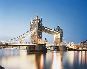 Fotográfia Tower Bridge and city of London at dusk, Gary Yeowell