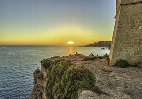 Poszter 66,5x46,5cm Ghajn Tuffieha Tower és Golden Bay, Assaf Frank