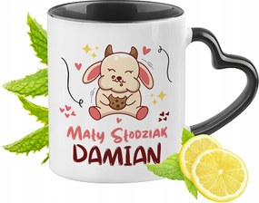 Fekete bögre szív alakú füllel Damiannak Ajándék