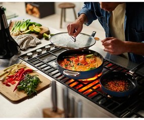 Serpenyő fedővel, kerámia felülettel ø 28 cm Space – Joseph Joseph