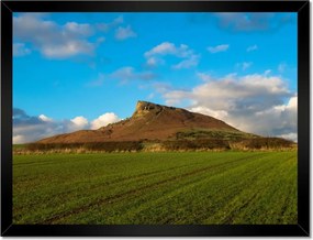 Poszterek keretben 40x30 Hegy a mező mögött