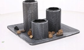 Tányér gyertyatartókkal, szürke