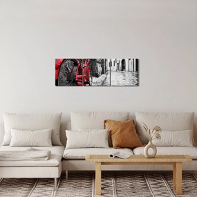 Egy vörös kerék képe egy macskaköves utcán (órával) (90x30 cm)